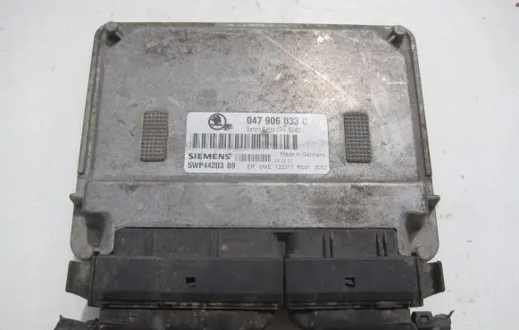 Skoda Fabia Mk2 (5J) Engine control unit/module 5WP4420309 047906033C