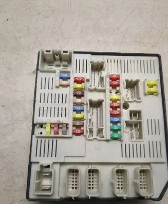 Renault Megane II Fuse module 284B61871R 9637454833 519339402