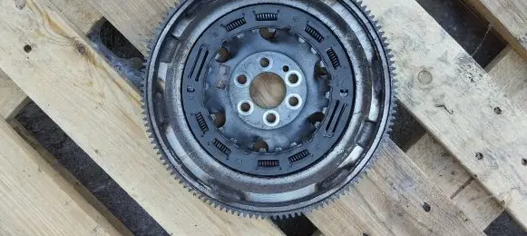 Audi A1 Dual mass flywheel 04e105266k