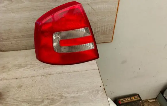 Skoda Octavia Mk2 (1Z) Rear/tail lights 1Z5945111A 1Z5945095A