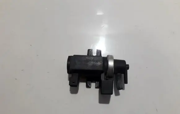 BMW 5 E39 Turbo solenoid valve 72279600 2247906