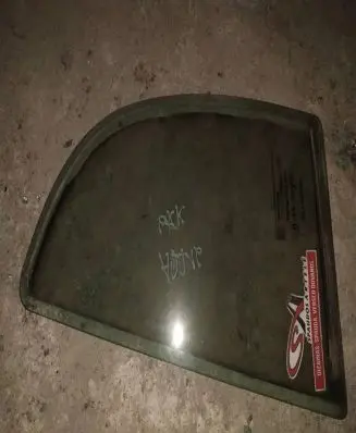 Opel Astra G Rear vent window glass 