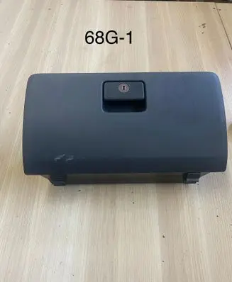 Toyota Hilux (AN10, AN20, AN30) Glove box