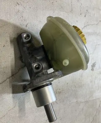 Audi A6 S6 C5 4B Master brake cylinder 8E0611801