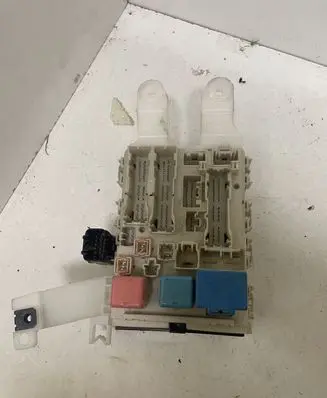 Toyota Verso Fuse module 827300F051