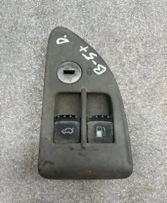 Volkswagen PASSAT B5 Tailgate/boot open switch button 1J0959833A