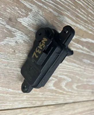 Volkswagen Touran III Fuel tank cap lock 8V0862169