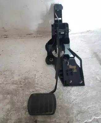 Peugeot 3008 II Brake pedal 9807994580