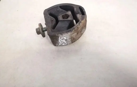 Volkswagen PASSAT B5 Engine mount bracket 8d0399151h