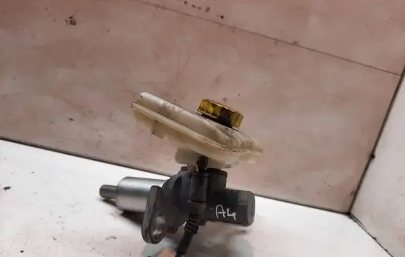 Audi A4 S4 B6 8E 8H Master brake cylinder 32067009
