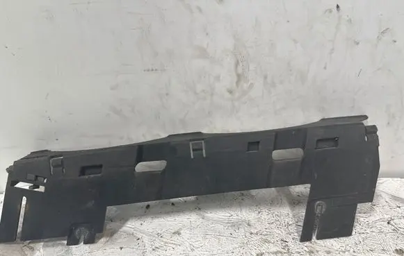 BMW 7 E38 Radiator mount bracket 82368890