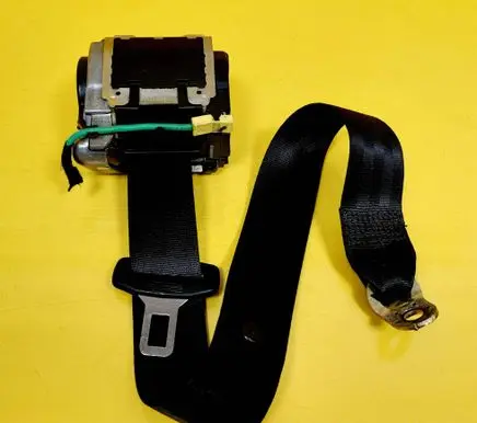 Audi A4 S4 B5 8D Rear seatbelt 560307200
