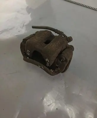 Suzuki Grand Vitara I Front brake caliper