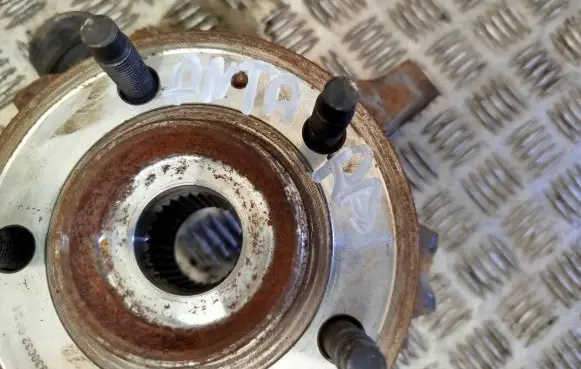 Opel Antara Front wheel hub 9330032