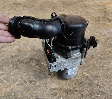 Peugeot 508 Power steering pump 9676154180