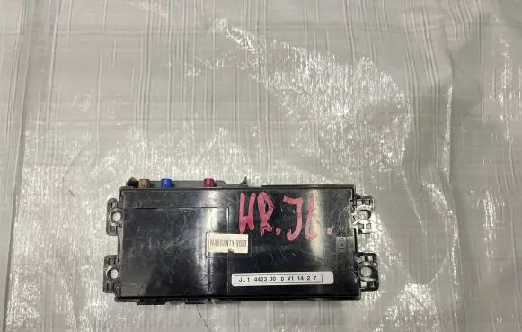 Jeep Wrangler Aerial antenna amplifier 68235892AA