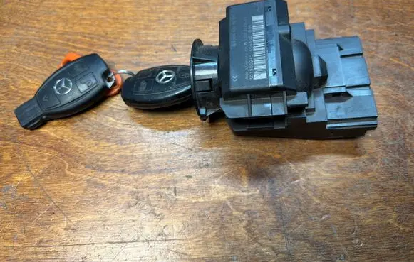 Mercedes-Benz Sprinter W906 Ignition lock A9069008600 3300302001 51806102