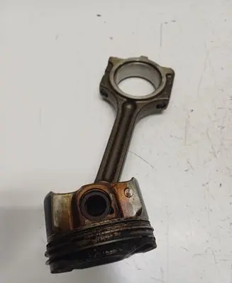 Nissan Qashqai Piston with connecting rod 08091