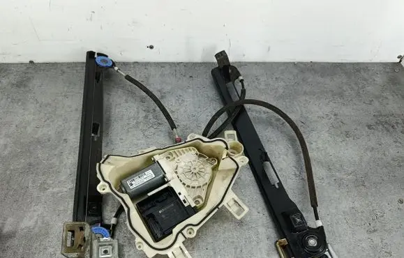 Seat Altea Front door window regulator with motor