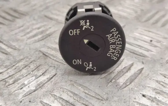 Passenger airbag on/off switch
