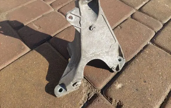 Audi A4 S4 B6 8E 8H Engine mounting bracket 8E0199308A