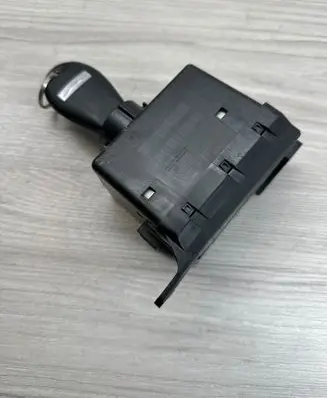 Chrysler Grand Voyager V Ignition lock P68210155AB T0000216660545 03136550