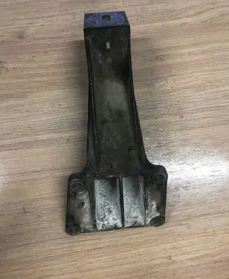 BMW 5 E39 Engine mounting bracket 7092973