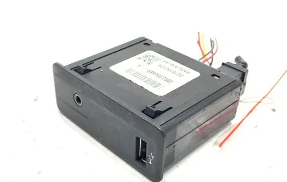 Renault Megane IV USB socket connector 280235444R