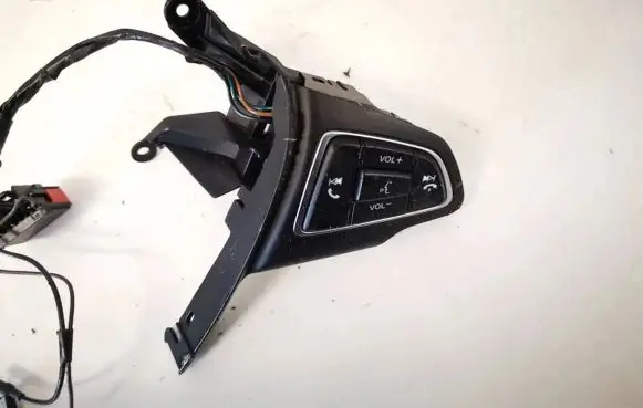 Ford Focus Steering wheel buttons/switches f1et14k147cb f1et-14k147-cb