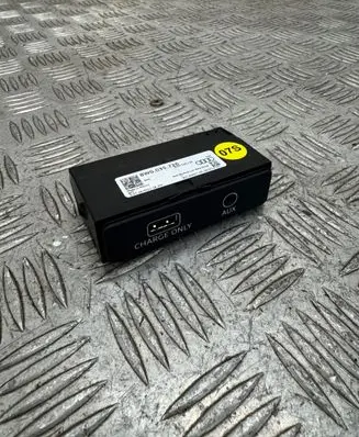Audi Q5 SQ5 AUX in-socket connector 8W0035726