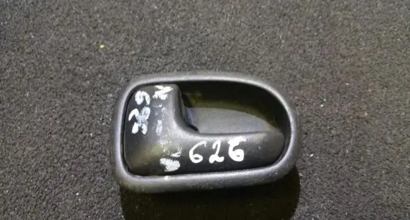 Mazda 626 Rear door interior handle dh22i