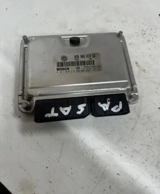 Volkswagen PASSAT B5 Engine control unit/module 038906019CD 28SA4308 810102