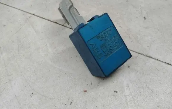 Toyota Prius (XW20) Window control relay 8594047010 0521003082