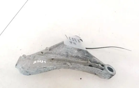 Honda Civic Engine mounting bracket