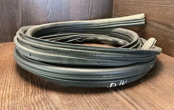 Iveco Daily 35 - 40.10 Front door rubber seal 504203320