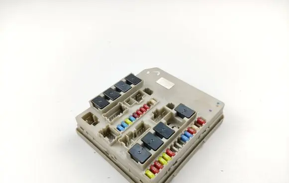 Renault Clio III Fuse module 902663A