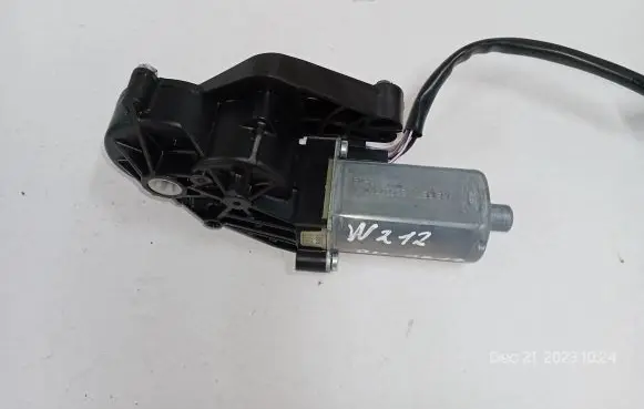 Mercedes-Benz E W212 Seat adjustment motor 0390203368