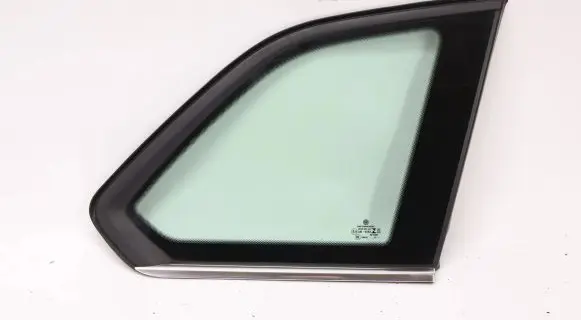 Volkswagen Golf VIII Rear side window