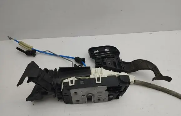 Mercedes-Benz B W246 W242 Front door lock A1667200635
