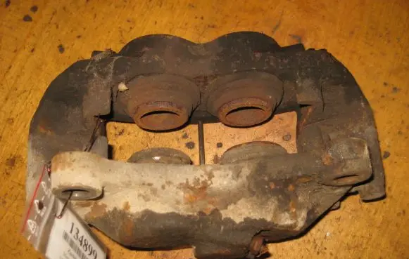 Mercedes-Benz E W123 Front brake caliper