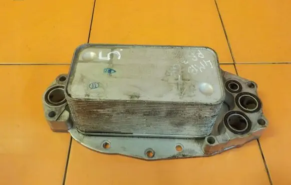 Land Rover Range Rover L405 Engine oil radiator 1388244S01