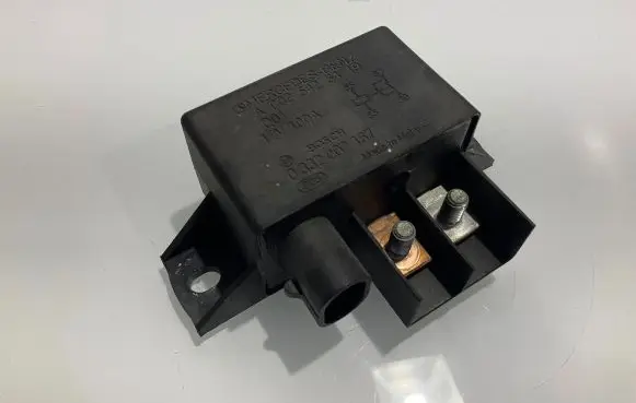 Mercedes-Benz E W211 Charging relay A0025426419 0332002167 0025426419