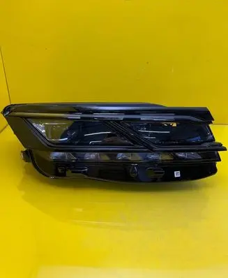 Volkswagen Touareg III Headlight/headlamp 761941082A