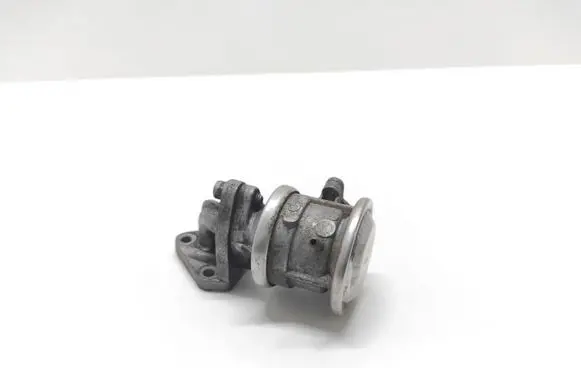Audi A4 S4 B5 8D EGR valve 72256001
