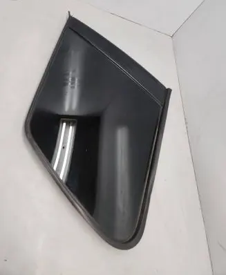 Volkswagen Touareg I Rear side window 7L6845298