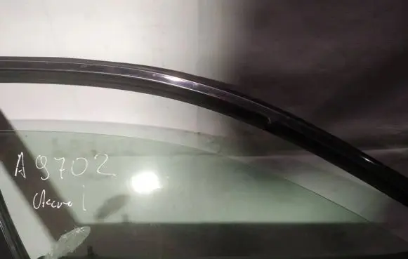 Honda Accord Front door window glass four-door as2