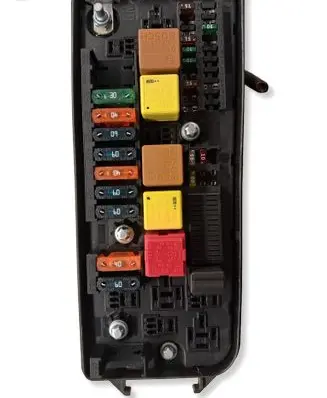 Opel Vectra C Fuse module 13112917
