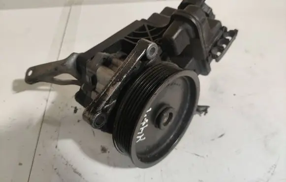 Mercedes-Benz C AMG W204 Power steering pump 7693900509 44621128
