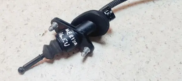 Opel Meriva A Clutch master cylinder 13112244
