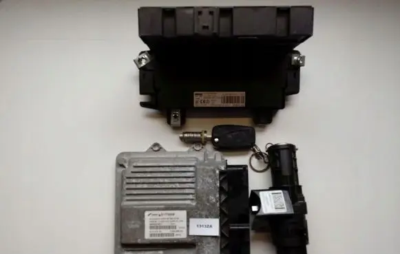 Engine ECU kit and lock set